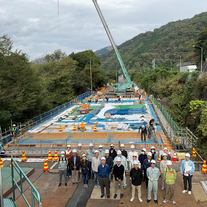 東名高速道路（特定更新等）所領橋他２橋床版取替工事