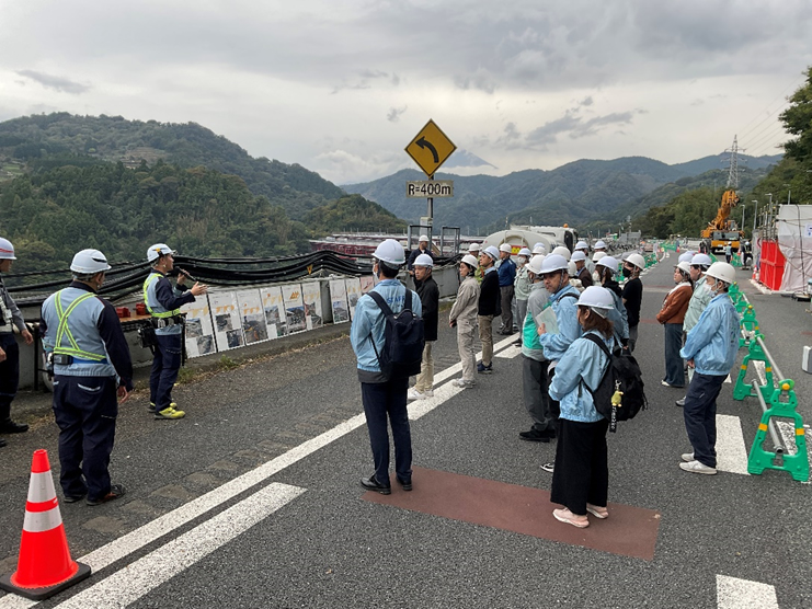 東名高速道路（特定更新等）酒匂川橋他２橋床版取替工事