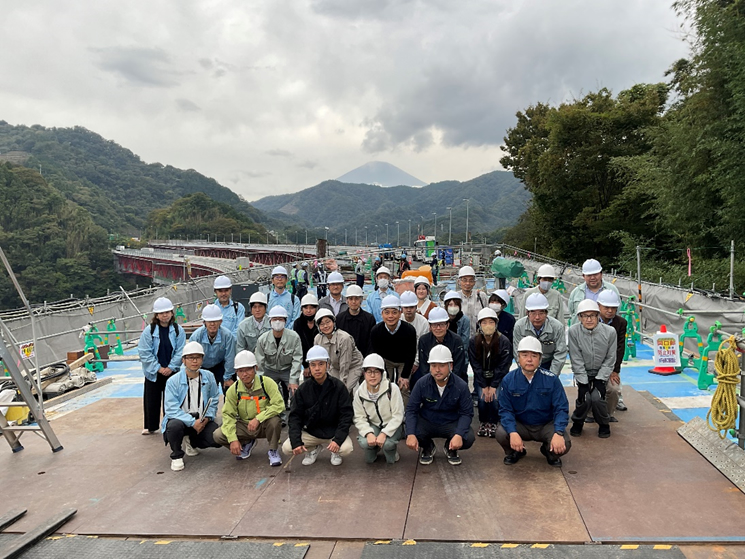 東名高速道路（特定更新等）酒匂川橋他２橋床版取替工事