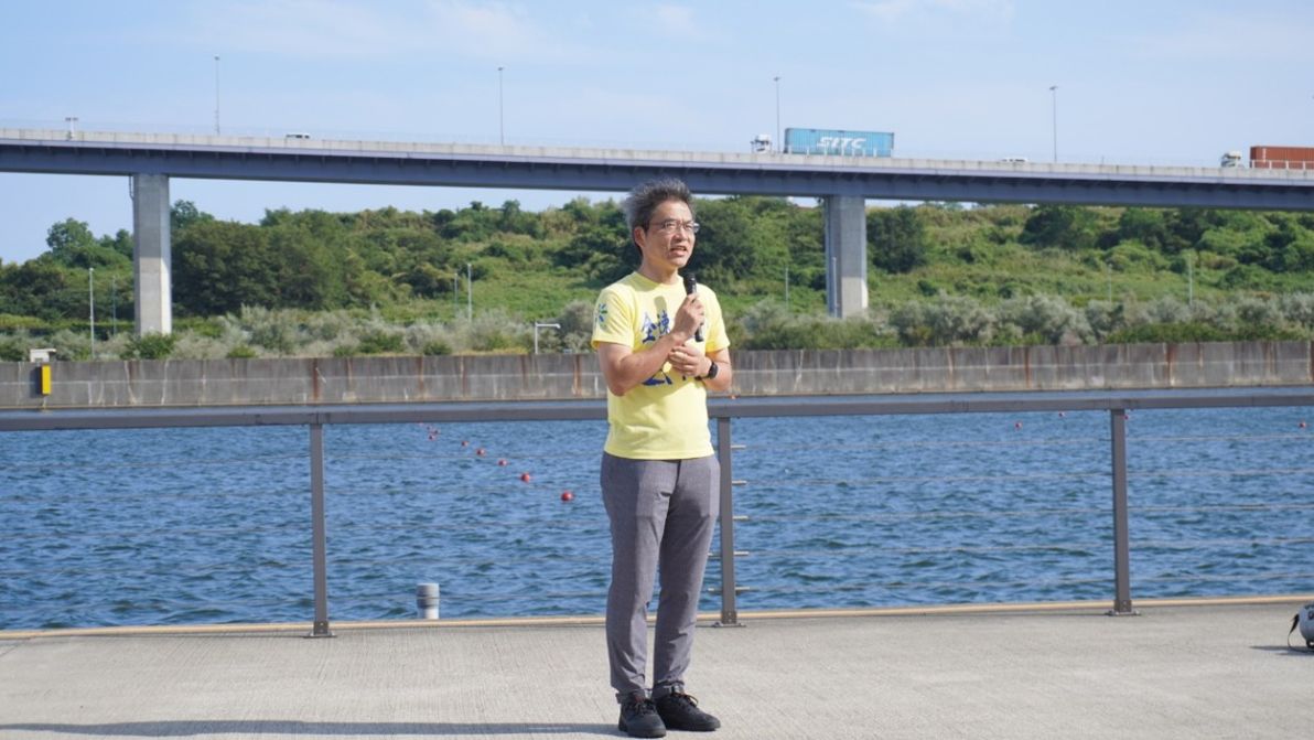 土木系学生によるコンクリートカヌー大会の様子