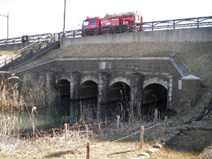 柳原水閘(上流側)