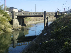 �摜�F�㗬����]��