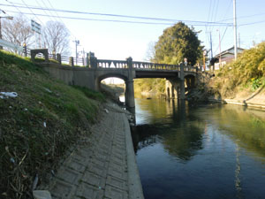 �摜�F��������]��