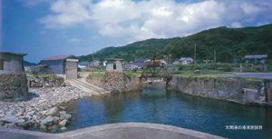 �摜�F��ԍ`�{�݌Q