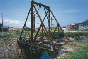 �摜�F��ԍ`�g���X���O��