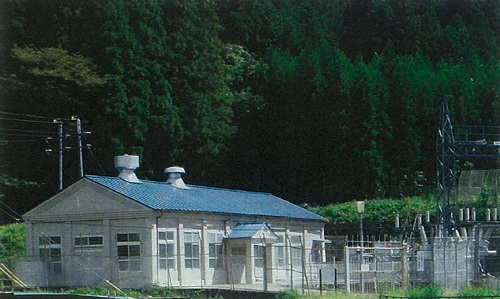 �摜�F�ʐ^�P�O�@�����씭�d��b�@���d���{��