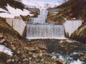 万内川十三号堰堤の写真