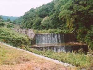 万内川一号堰堤の写真