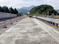 令和6年度 超速硬型の超高性能繊維補強セメント系複合材料(スティフクリート®)を用いた床版上面増厚工法の開発